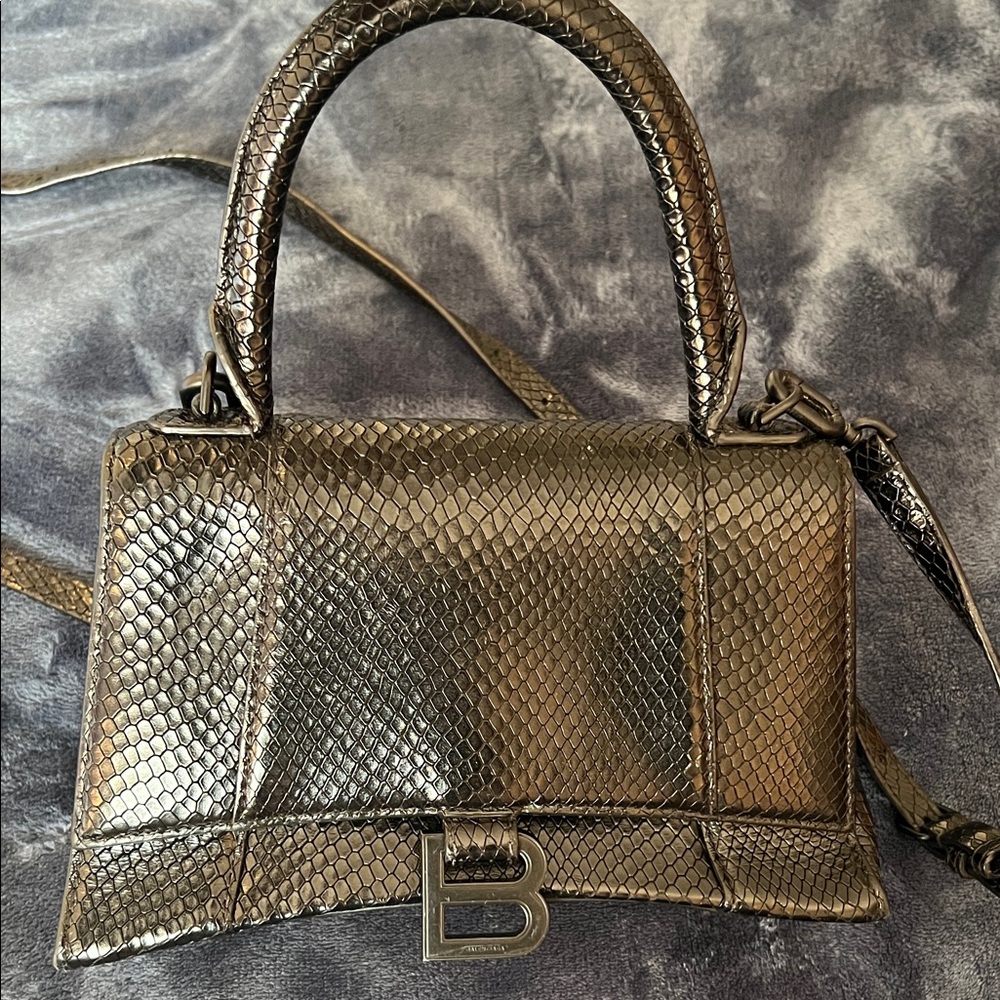 Elegant Metallic Shoulder Bag